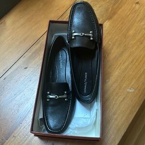 Donald Pliner Black loafer sz 9